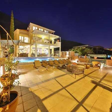 For 6 People With A View Of Kas,goekseki Location Villa *